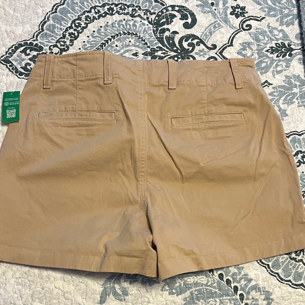 Gap size 8 women’s 4” DOWNTOWN KHAKI SHORT NWT - Picture 4 of 10